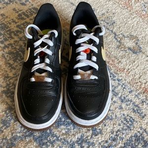 Nike Air Force 1 pomegranate